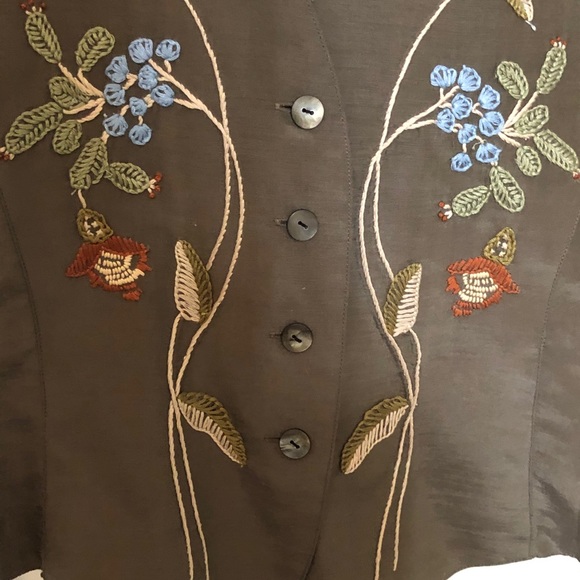 Designer Vest - Picture 2 of 5